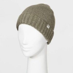 Universal Threads knit beanie. NWT.